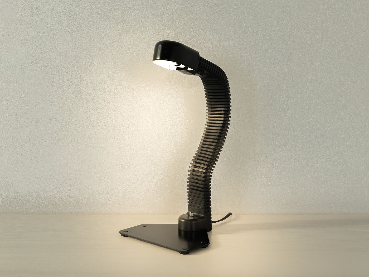 KOBRA Schreibtischlampe, Kisho Kurokawa, Yamagiwa