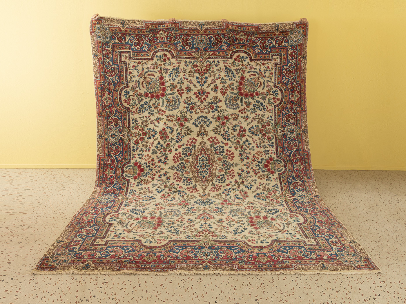 Kerman carpet, 260 x 375