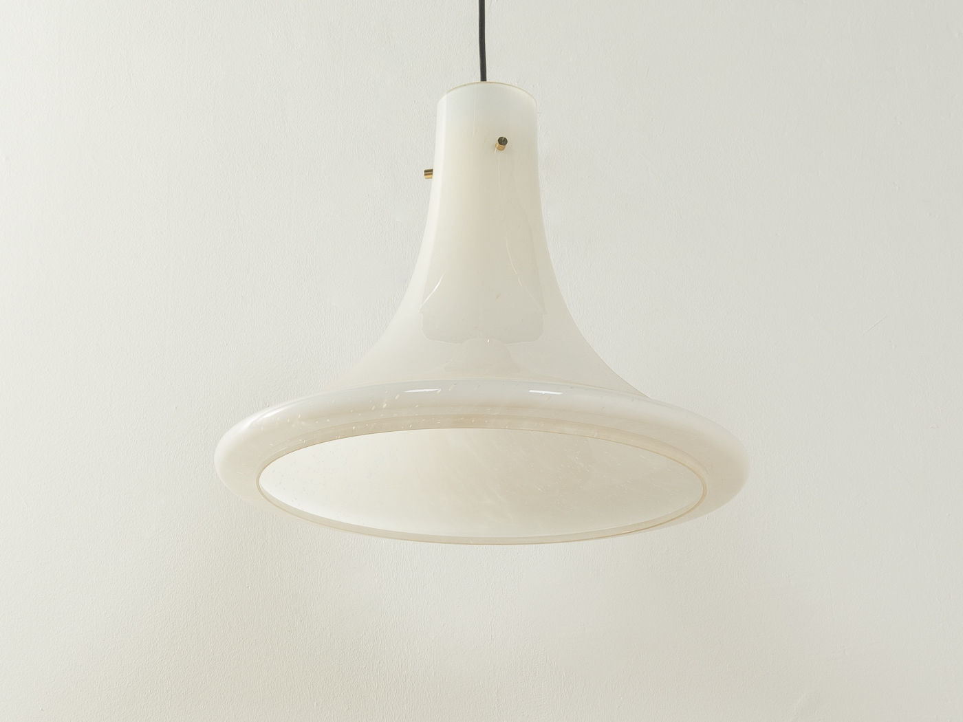 Große Opalglas-Deckenlampe, Limburg 