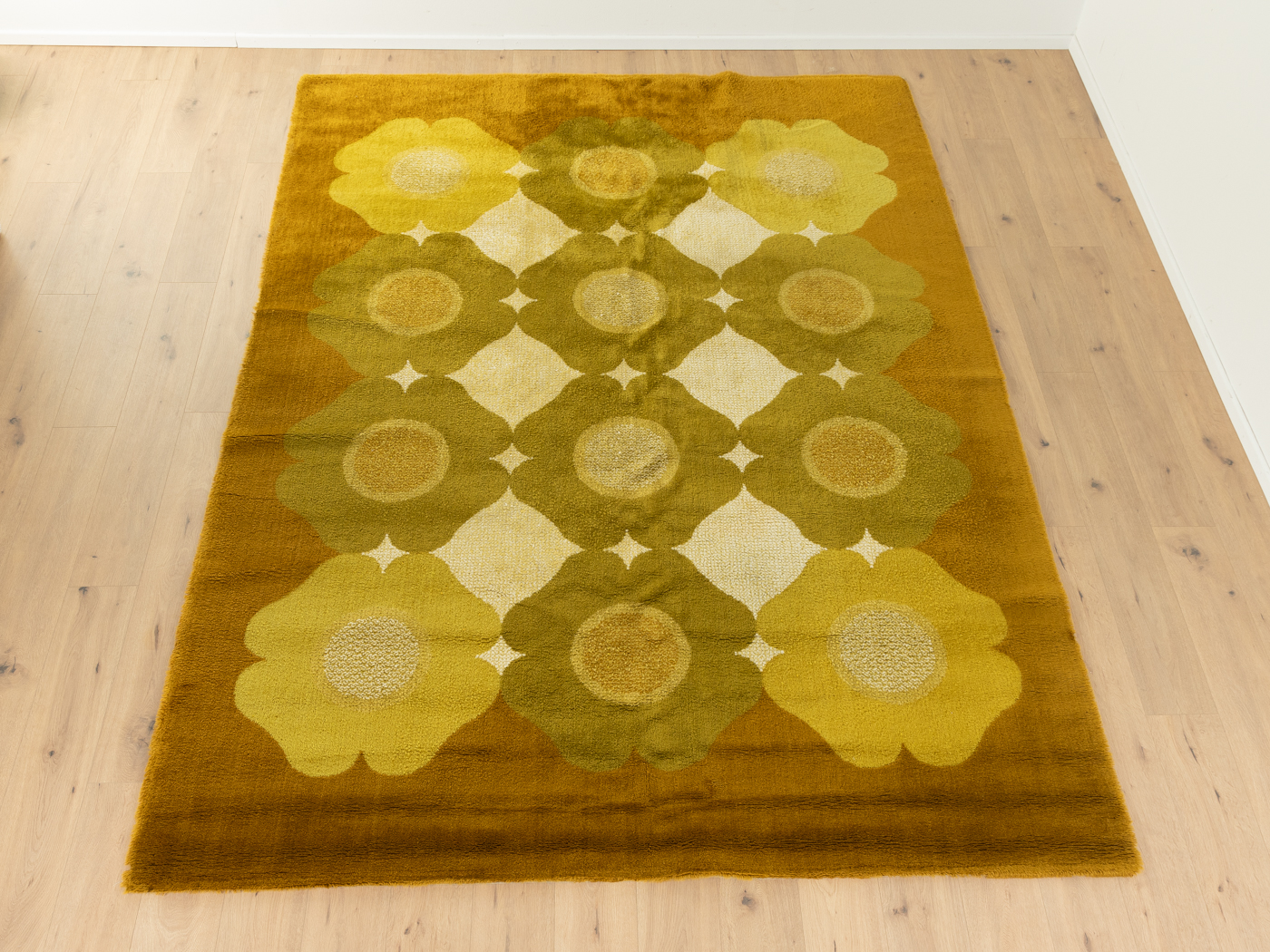 1970s Carpet, 244 x 347